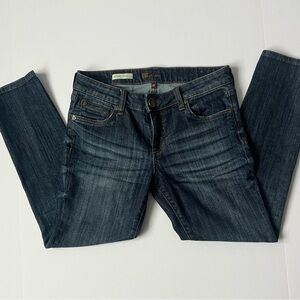 Kut from the Kloth womens “Catherine Boyfriend” size 2P stone wash crop jeans